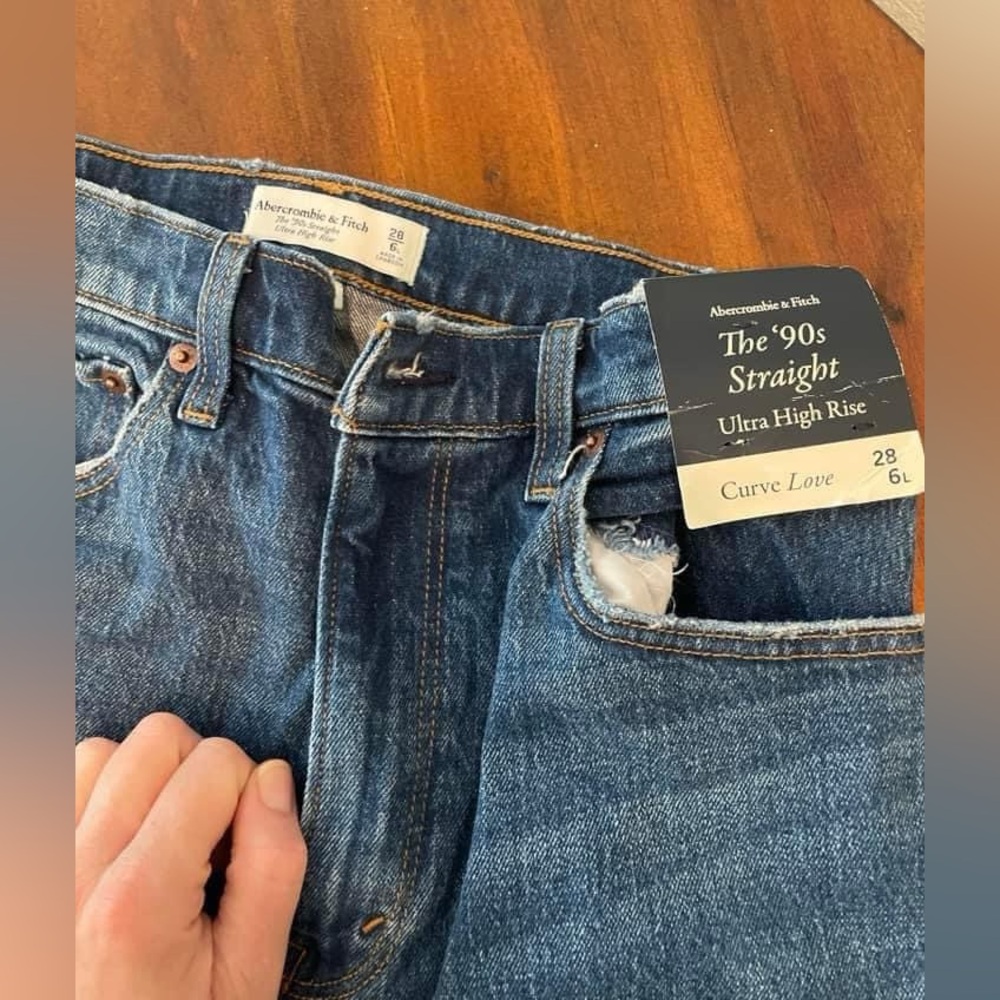 NWT Abercrombie & fitch Curve Love Ultra High Rise 90’s straight jeans